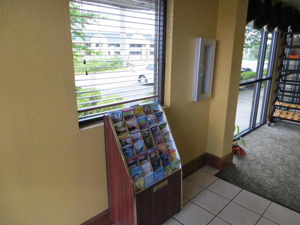 Budgetel Inn & Suites Macon Exterior photo
