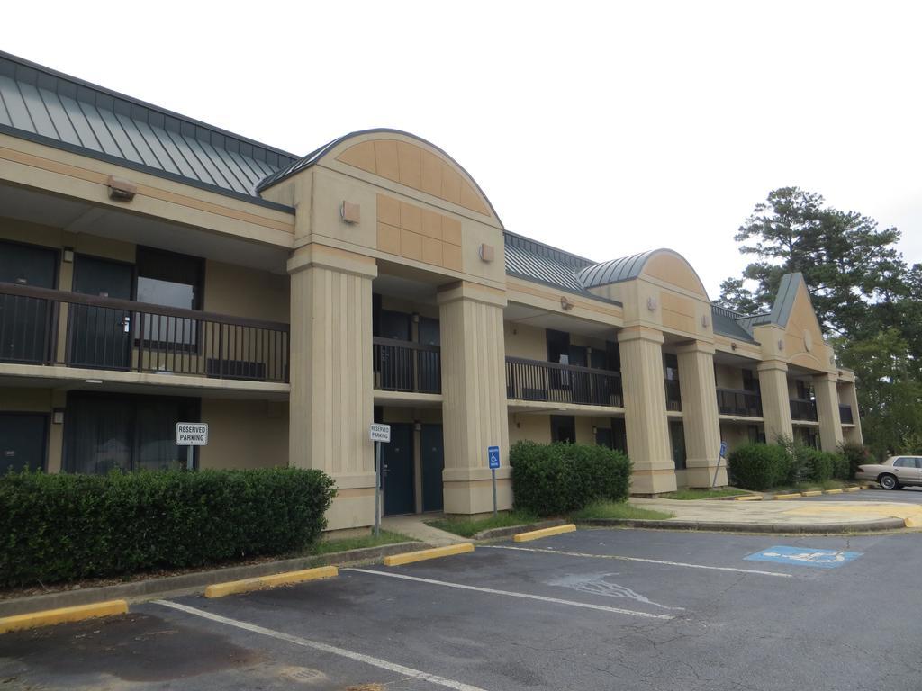 Budgetel Inn & Suites Macon Exterior photo
